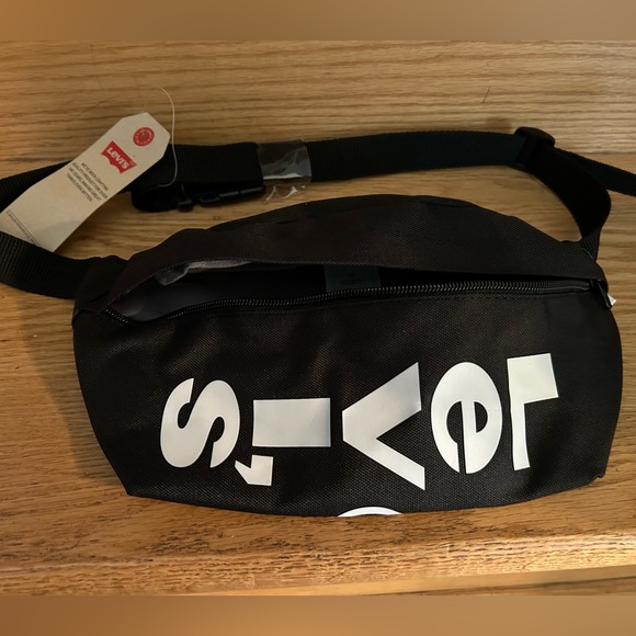 Levis Logo Black Waist Belt Bag - Unisex - Picture 3 of 6